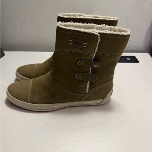 Helly Hansen Tan Winter Boots